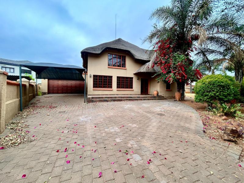 To Let 4 Bedroom Property for Rent in Melodie North West